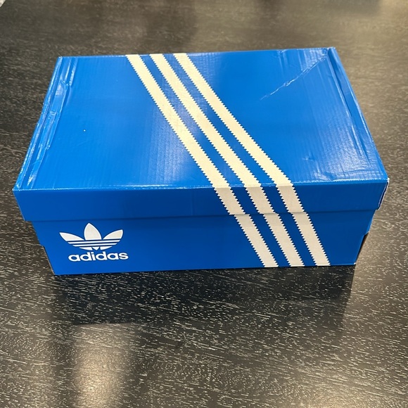 Red and Pink Unisex Adidas Campus. Perfect Condition NWT! Hard to Find.♥️🩷 - Picture 10 of 12